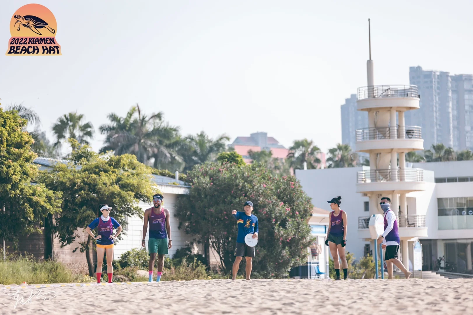 世界沙滩飞盘赛，浪花中的团队合作的简单介绍