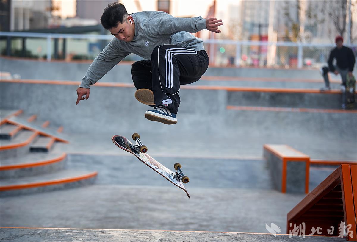 包含极限滑板赛:街头风格的极限挑战的词条 包含极限滑板赛:街头风格的极限挑战的词条