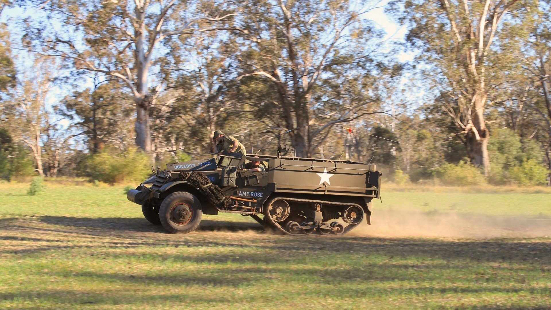 伊朗队门将穆斯莱拉在巴黎奥运会上展现出高水平的扑救能力,伊朗 球星