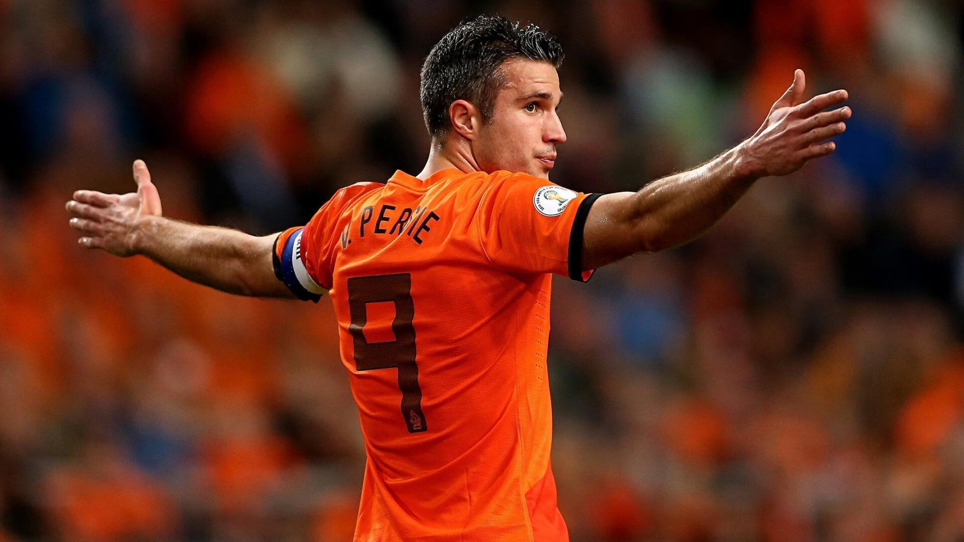 退役巨星的“新使命”：从球场到公益的完美转型，退役巨星足球比赛