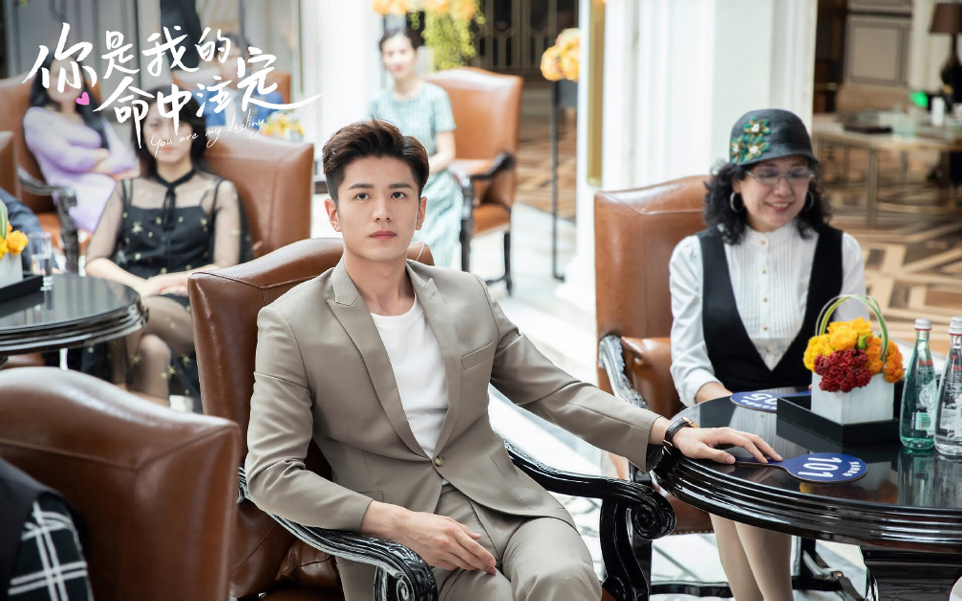 体育场上格局激烈,双方势均力敌拼尽全力,体育赛场竞争激烈,翻云覆雨,瞬息万变