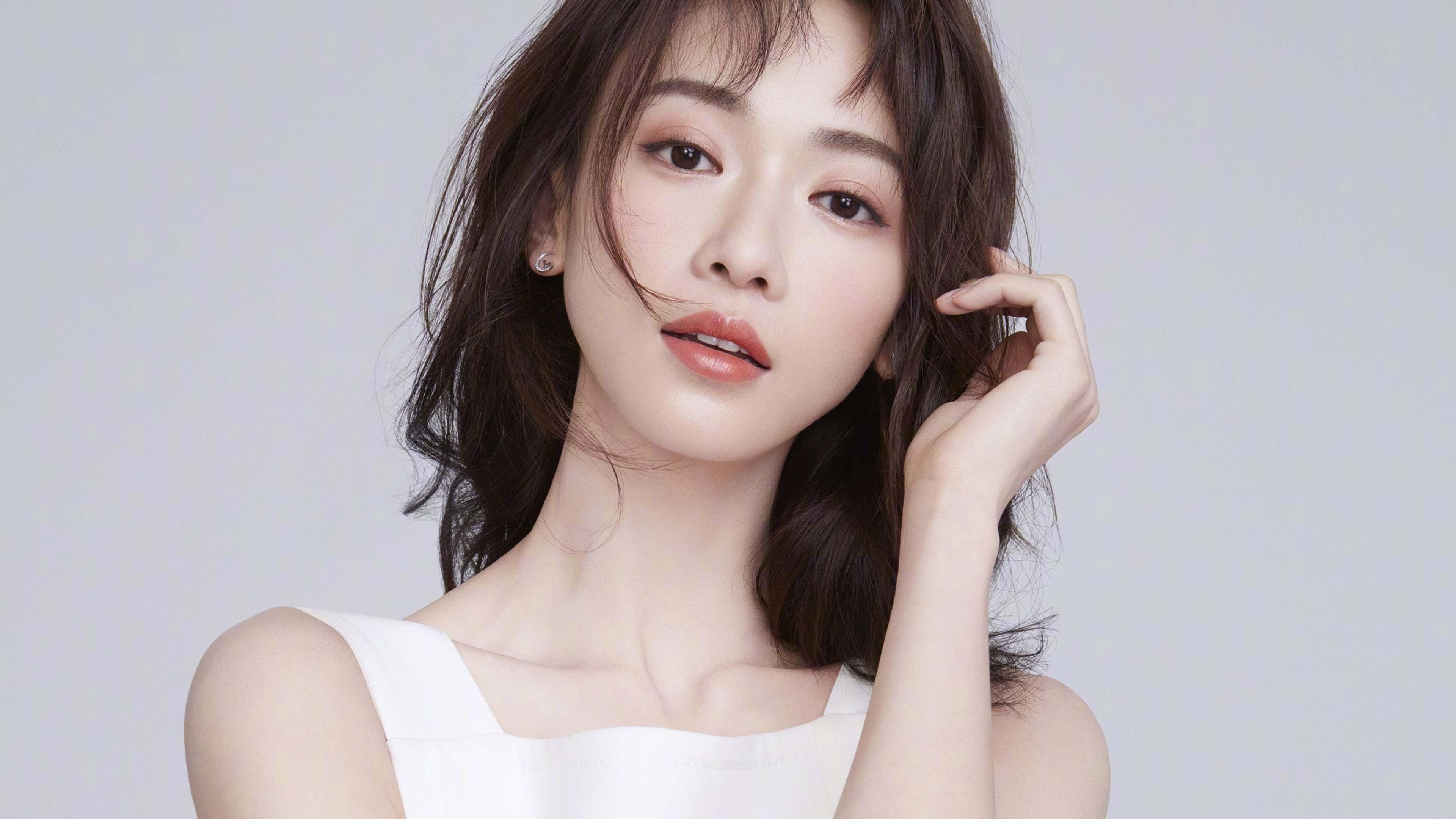 边锋是否应优先训练弱侧突破能力，边锋站位