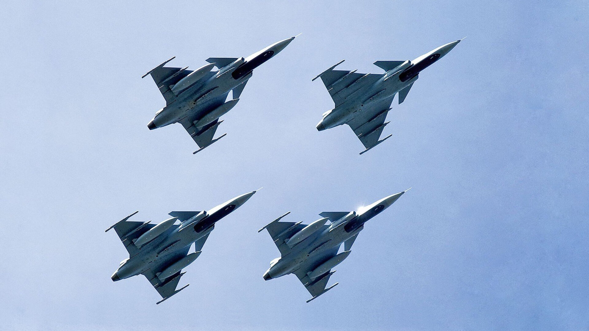 青年队战术演练专注于场上转换速度与防守位置纪律，青年集训队